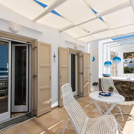 펜션 Miles Away Sifnos - Beachfront House *