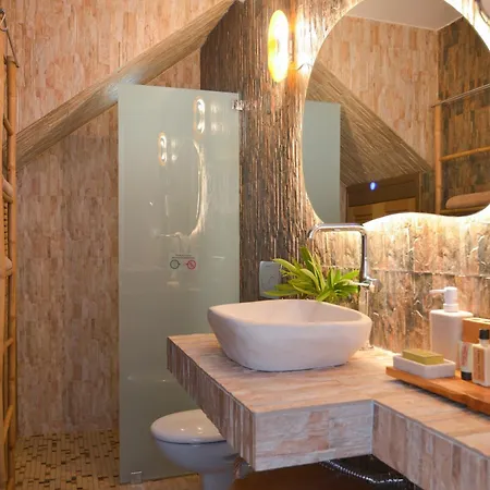 別荘 Miles Away Sifnos - Beachfront House *