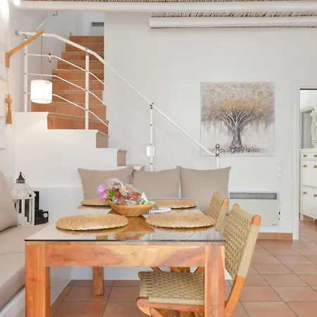 Miles Away Sifnos - Beachfront House 別荘